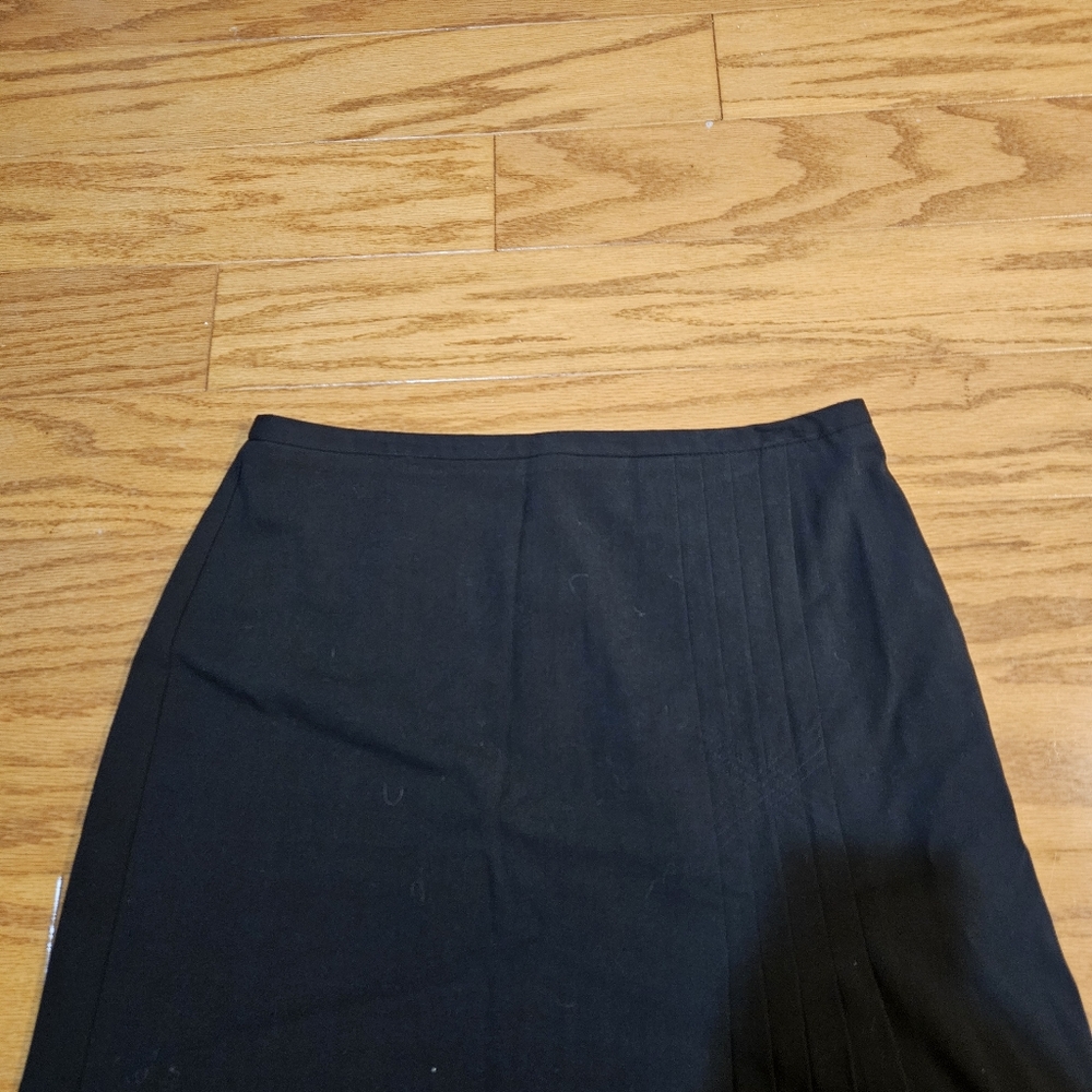 Nine & Company Black Pencil Skirt with Pleat and Slit - Picture 3 of 7